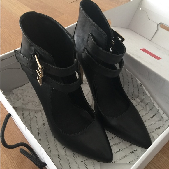 Black Heels - Picture 2 of 3